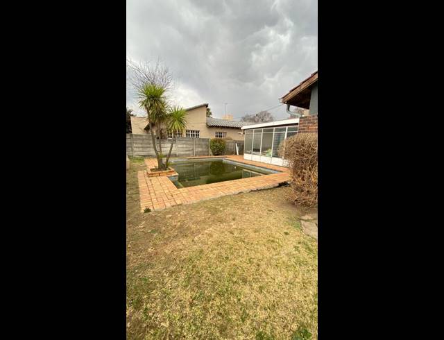 3 BEDROOM HOUSE FOR SALE IN FLORIDA LAKE